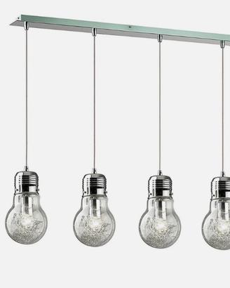 Lampadario a sospensione a barra con 4 luci.