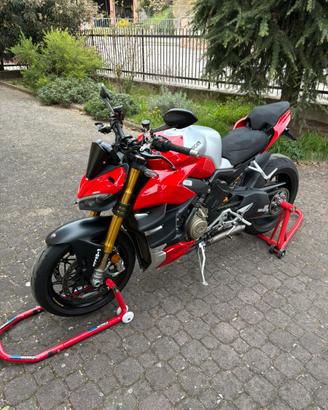 Ducati Streetfighter v4s full Akra