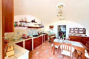 3 LOCALI A VIETRI SUL MARE