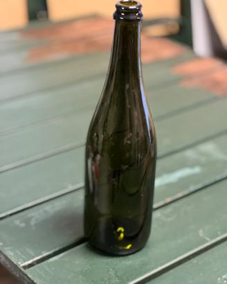 Bottiglie scure vuote per  prosecco