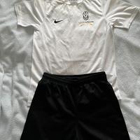 Maglia e pantaloni Juventus originale