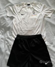 Maglia e pantaloni Juventus originale