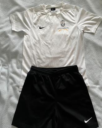 Maglia e pantaloni Juventus originale