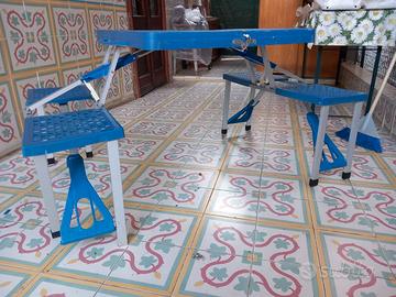 Tavolo pieghevole con 4 sedie valigetta 