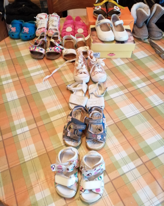 Scarpe bimba dal n. 21 al 26 a 5 euro al pezzo