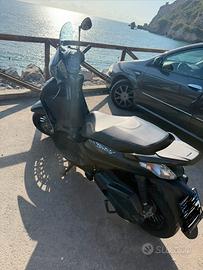 Beverly 300