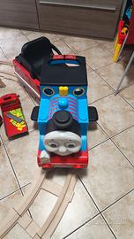 Treno Thomas elettrico cavalcabile