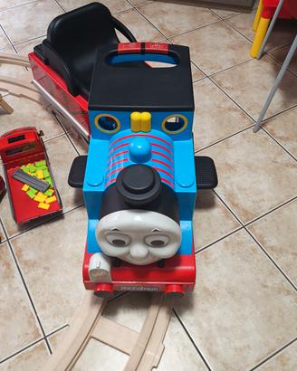Treno Thomas elettrico cavalcabile