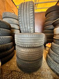 Gomme 215 40 r18 89Y