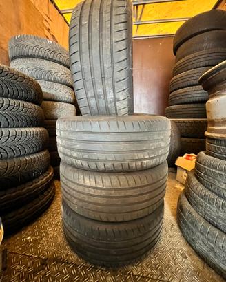Gomme 215 40 r18 89Y