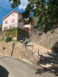 Casa di due piani + mansarda a Carro (La Spezia)