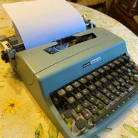 Due Macchine da scrivere olivetti.