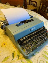 Due Macchine da scrivere olivetti.