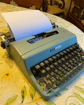 Due Macchine da scrivere olivetti.