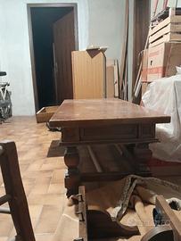 Tavolo e sedia non abbinate ma vendute insieme