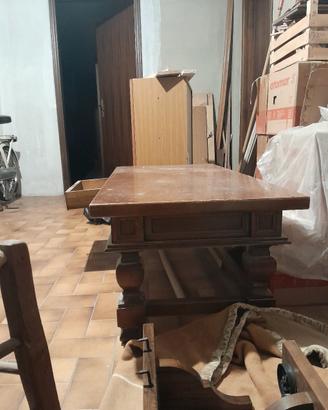 Tavolo e sedia non abbinate ma vendute insieme