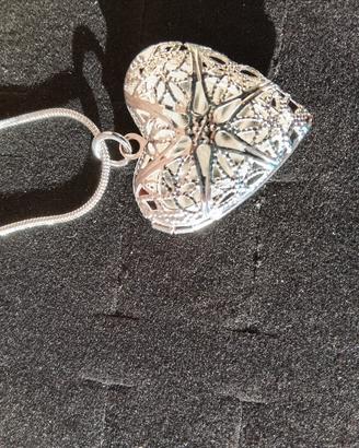 COLLANA CON CIONDOLO APRIBILE 