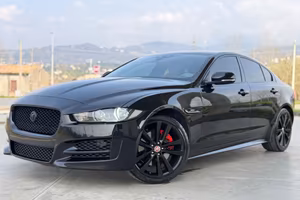 Jaguar XE 2.0 D Turbo R-Sport