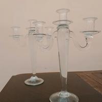 coppia di candelabri in vetro a tre fiamme 