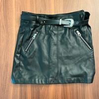 Minigonna in Pelle Nera Bershka (Taglia M)