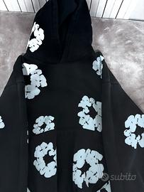 felpa nera a fiori