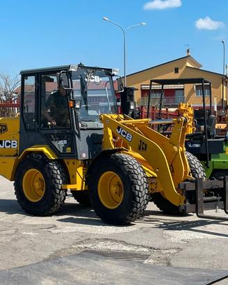 P38 Pala gommata JCB 406 targata