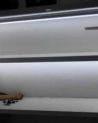 Mensole con led che si agganciamo ad incastro