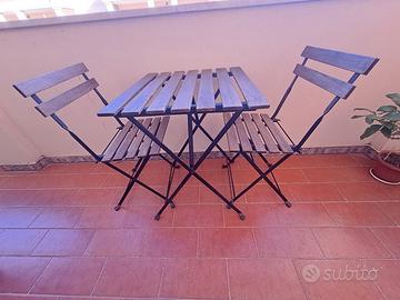 Set tavolino con due sedie