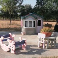 Casetta Step2 più tavolo sedie e dondolo