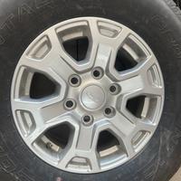 Cerchio in lega Ford ranger con gomma