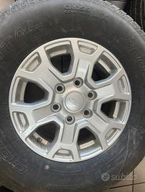 Cerchio in lega Ford ranger con gomma