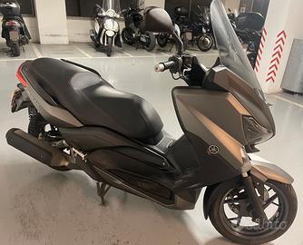Yamaha XMAX 250