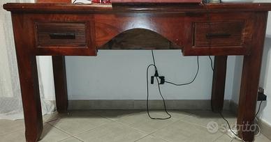 Scrivania in legno