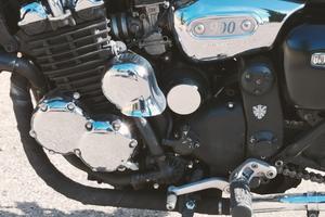 Triumph Thunderbird 900