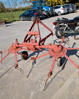 Ranghinatore volta fieno a girello