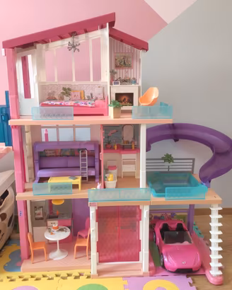 Casa Barbie Dreamhouse 3 Piani con Scivolo Piscina