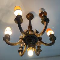 Lampadario in legno dipinto bicolore