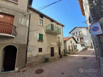 Casa indipendente di 218 m² con più di 5 locali a 