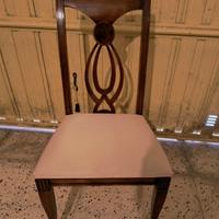 4 sedie ( c'è anche il proprio tavolo)