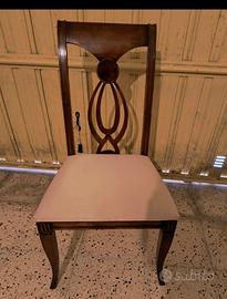 4 sedie ( c'è anche il proprio tavolo)