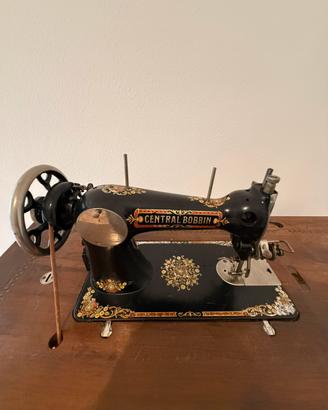 MACCHINA DA CUCIRE D'EPOCA "CENTRAL BOBBIN"