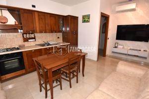 TRILOCALE CON DOPPI SERVIZI E DUE BALCONI