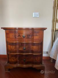 Comodini in legno instarsiato stile classico