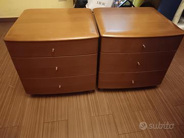 Comodini in legno di ciliegio