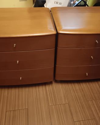 Comodini in legno di ciliegio