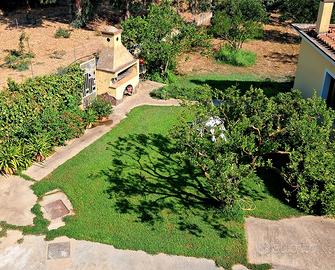 Spazioso appartamento con veranda e giardino