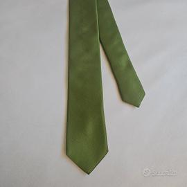 cravatta in seta verde