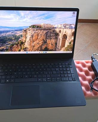 DELL 15,6" FHD 4-core i3-11th 16/750GB MVMe Win11