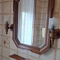Specchio e mobile bagno