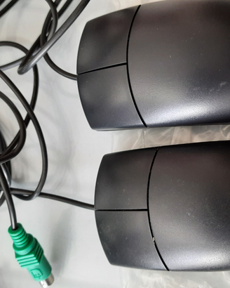 Un Mouse IBM Vintage a due tasti di colore Nero
